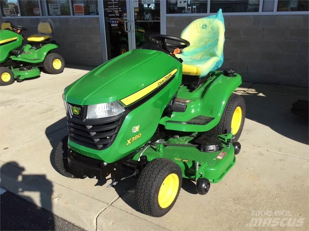 John Deere X380 Kompakttraktorer
