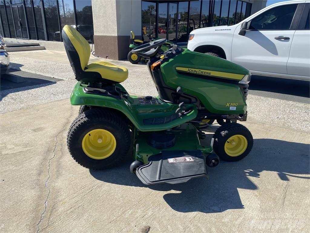 John Deere X380 Kompakttraktorer