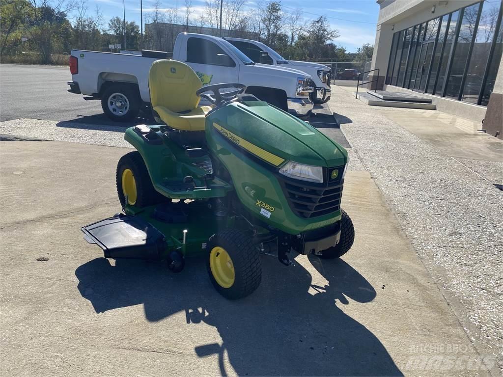 John Deere X380 Kompakttraktorer