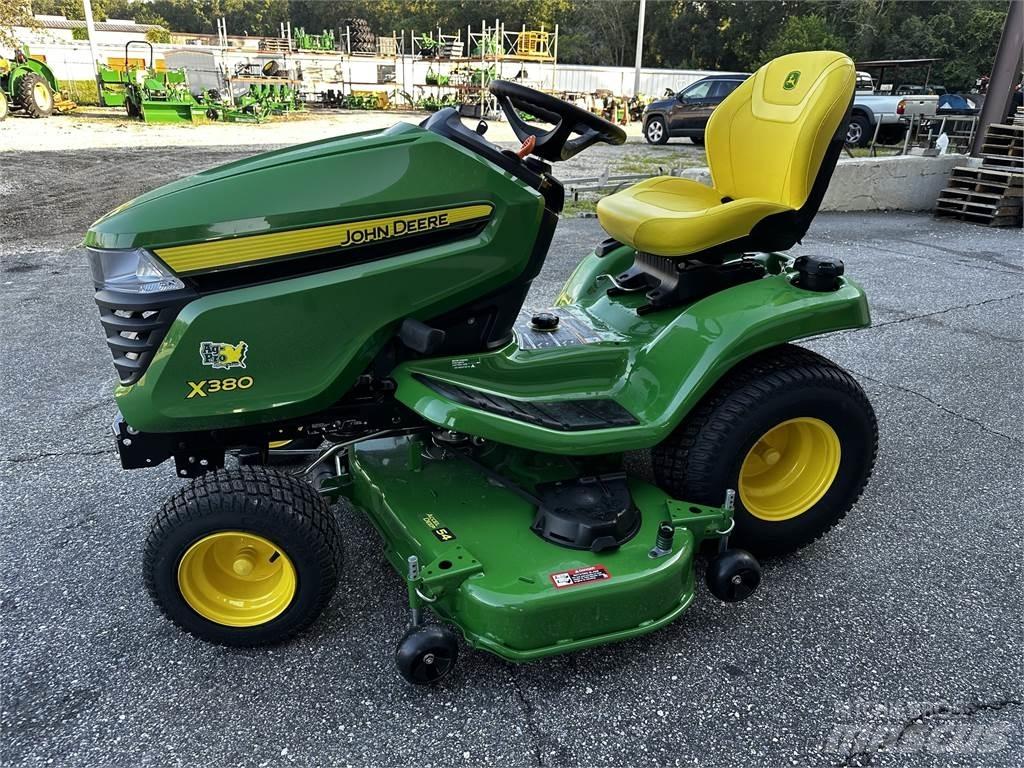 John Deere X380 Kompakttraktorer