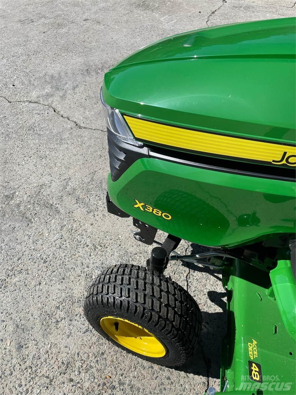 John Deere X380 Kompakttraktorer
