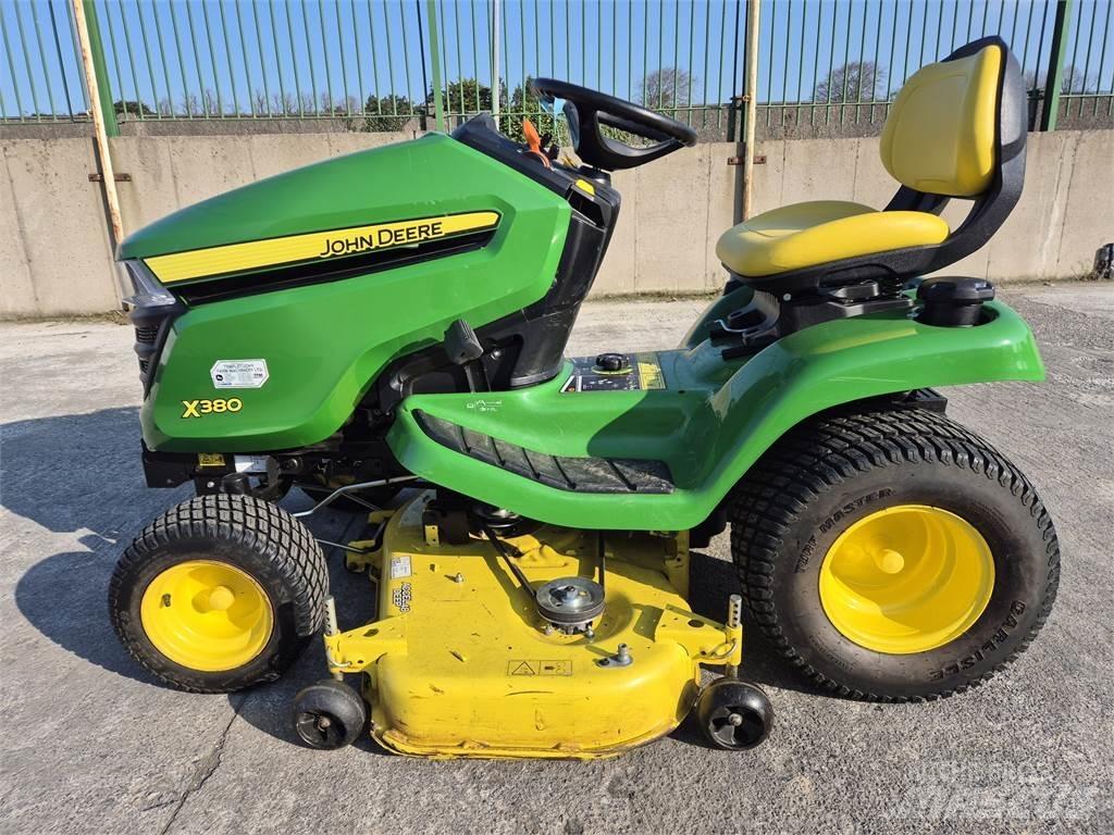 John Deere X380 Kompakttraktorer