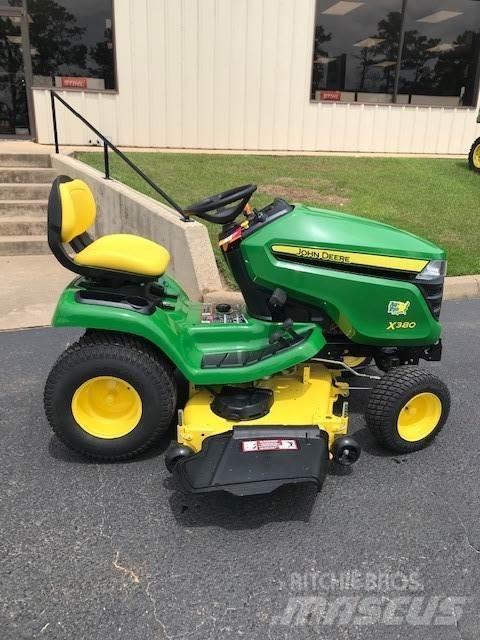 John Deere X380 Kompakttraktorer