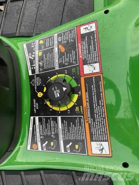 John Deere X380 Kompakttraktorer