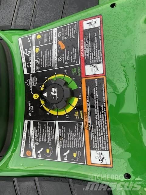 John Deere X380 Kompakttraktorer