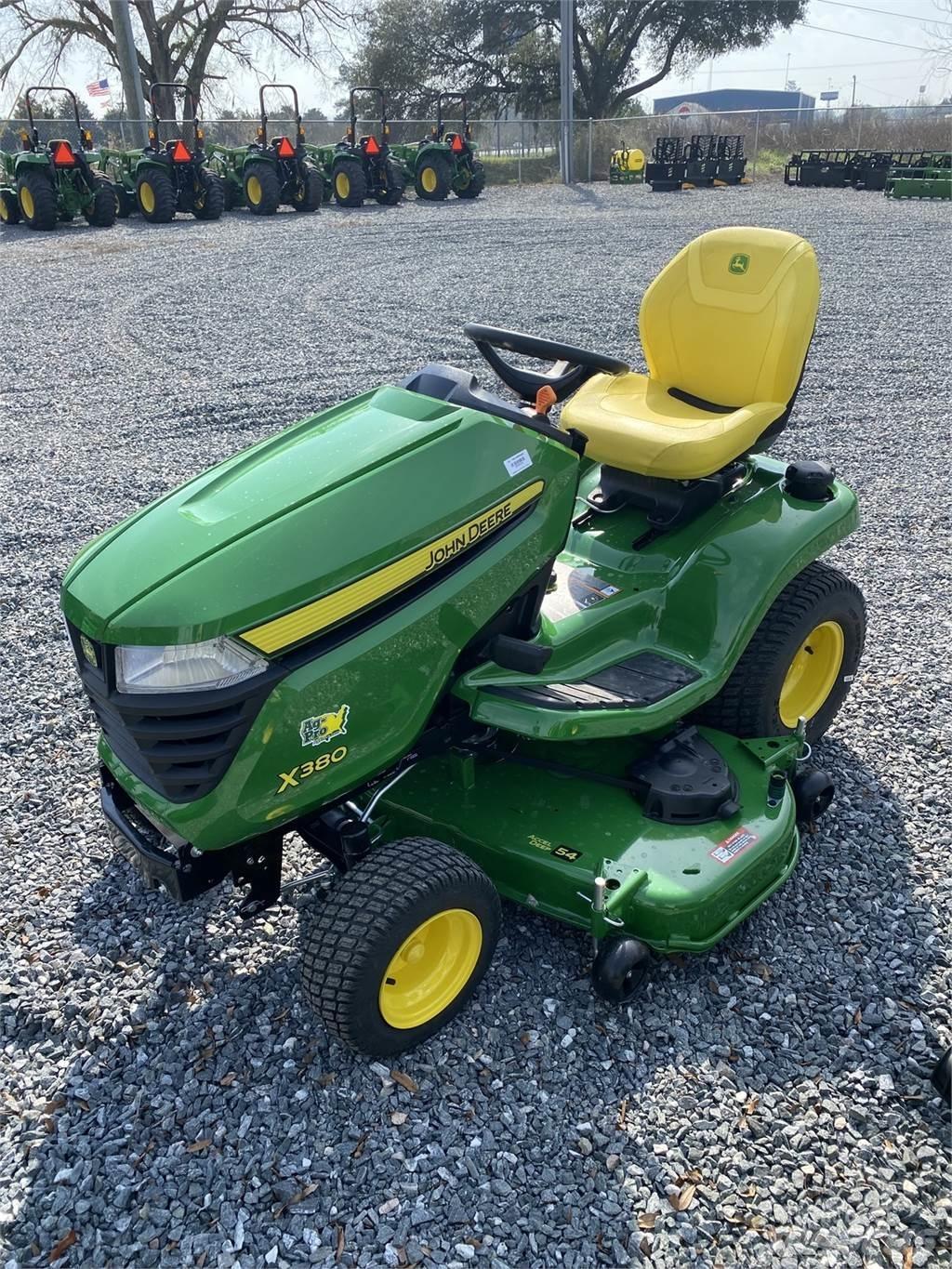 John Deere X380 Kompakttraktorer
