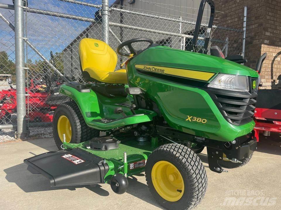 John Deere X380 Kompakttraktorer
