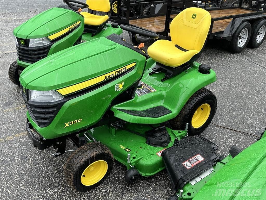 John Deere X390 Kompakttraktorer