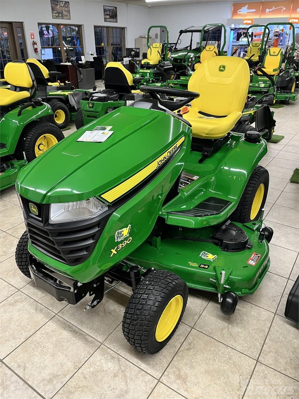 John Deere X390 Kompakttraktorer