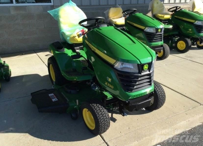 John Deere X390 Kompakttraktorer
