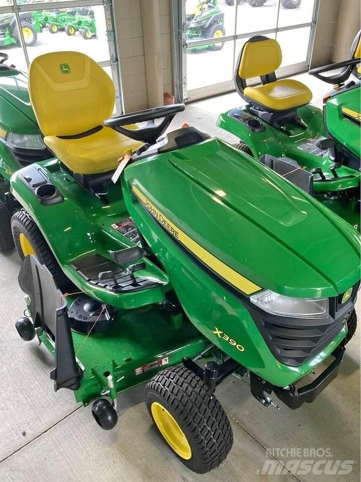 John Deere X390 Kompakttraktorer