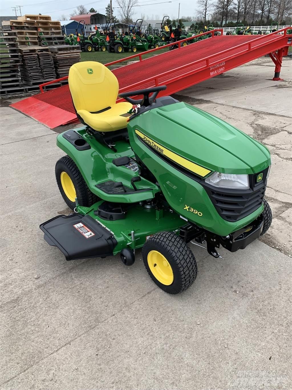 John Deere X390 Kompakttraktorer