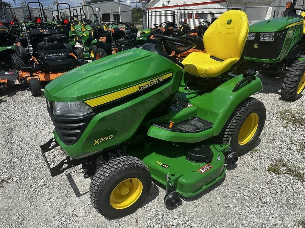 John Deere X590 Kompakttraktorer
