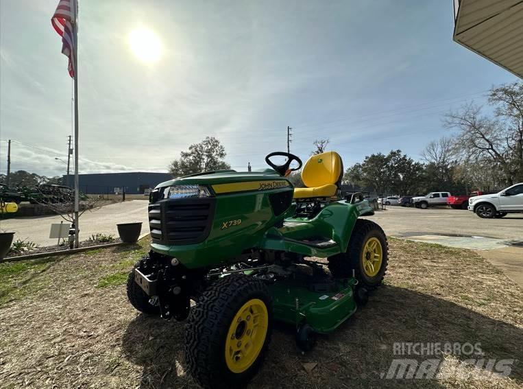 John Deere X739 Kompakttraktorer