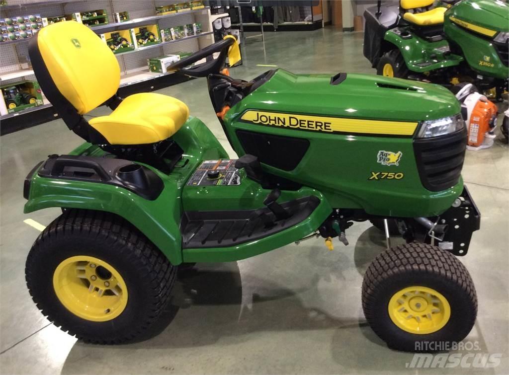 John Deere X750 Kompakttraktorer