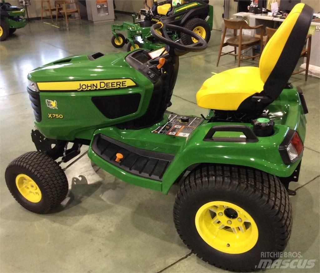 John Deere X750 Kompakttraktorer