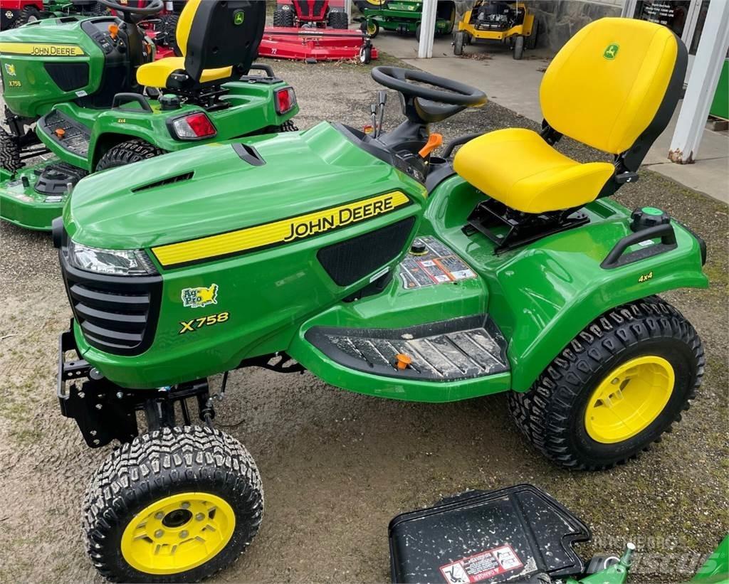 John Deere X758 Kompakttraktorer