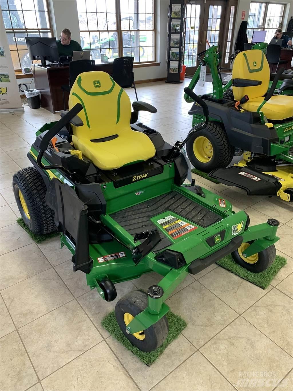 John Deere Z330R Spakstyrte gressklippere