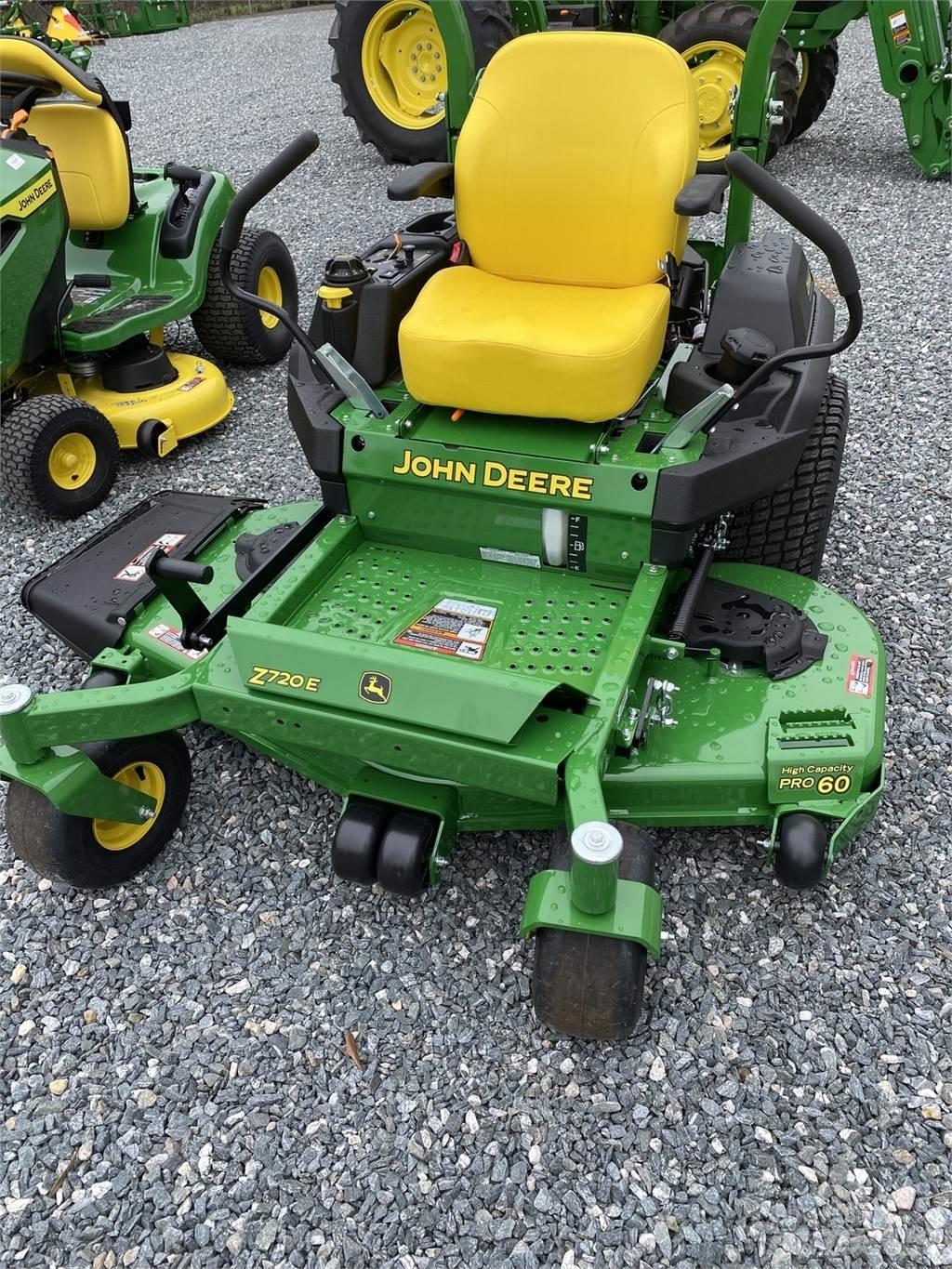 John Deere Z720E Spakstyrte gressklippere