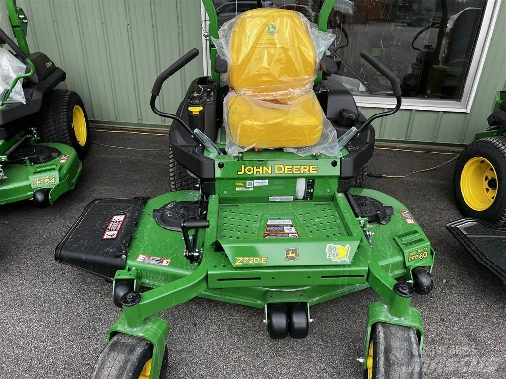 John Deere Z720E Spakstyrte gressklippere