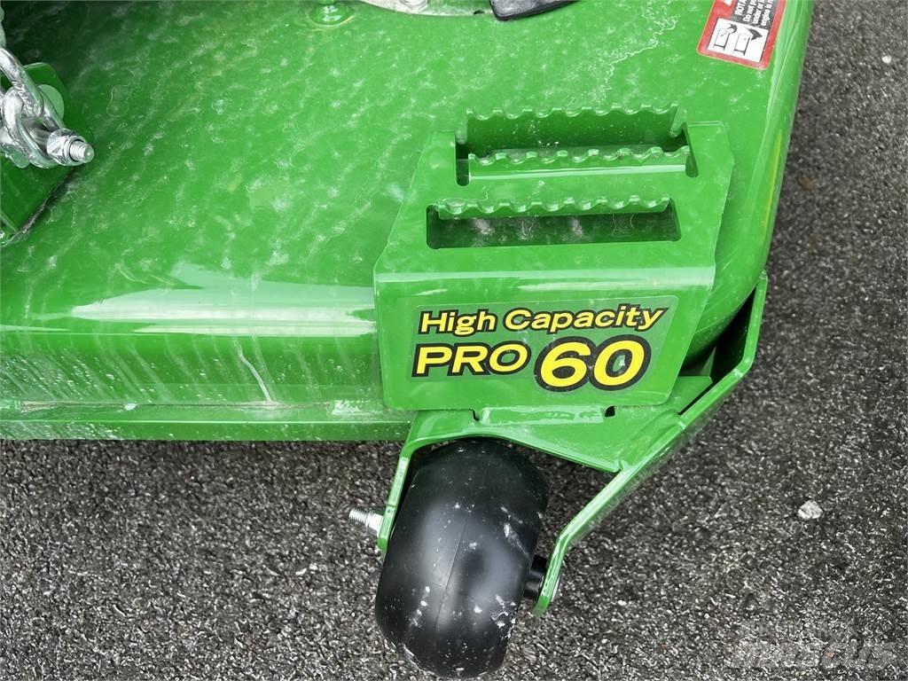 John Deere Z720E Spakstyrte gressklippere