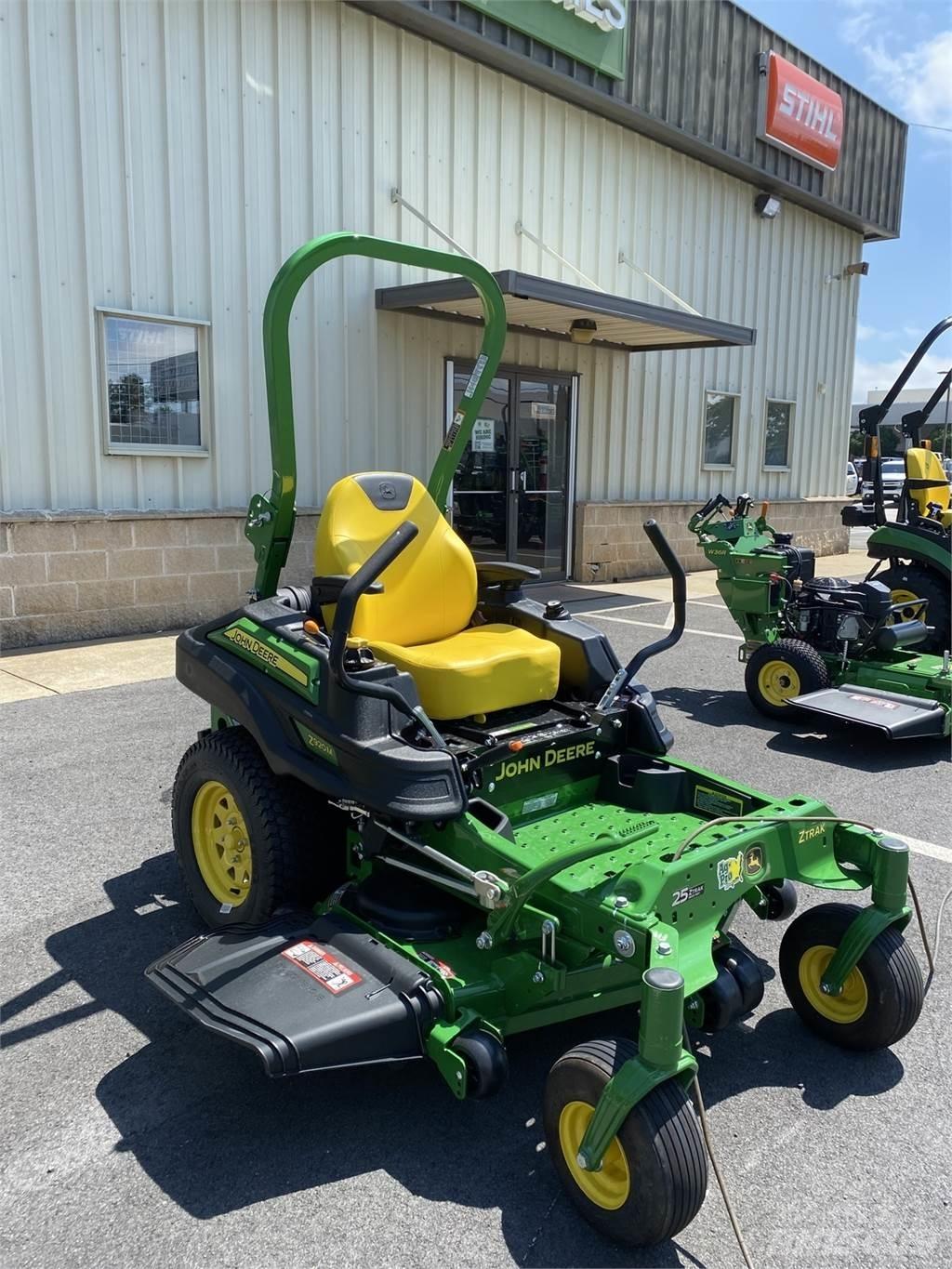 John Deere Z920M Spakstyrte gressklippere