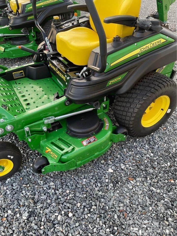 John Deere Z920M Spakstyrte gressklippere