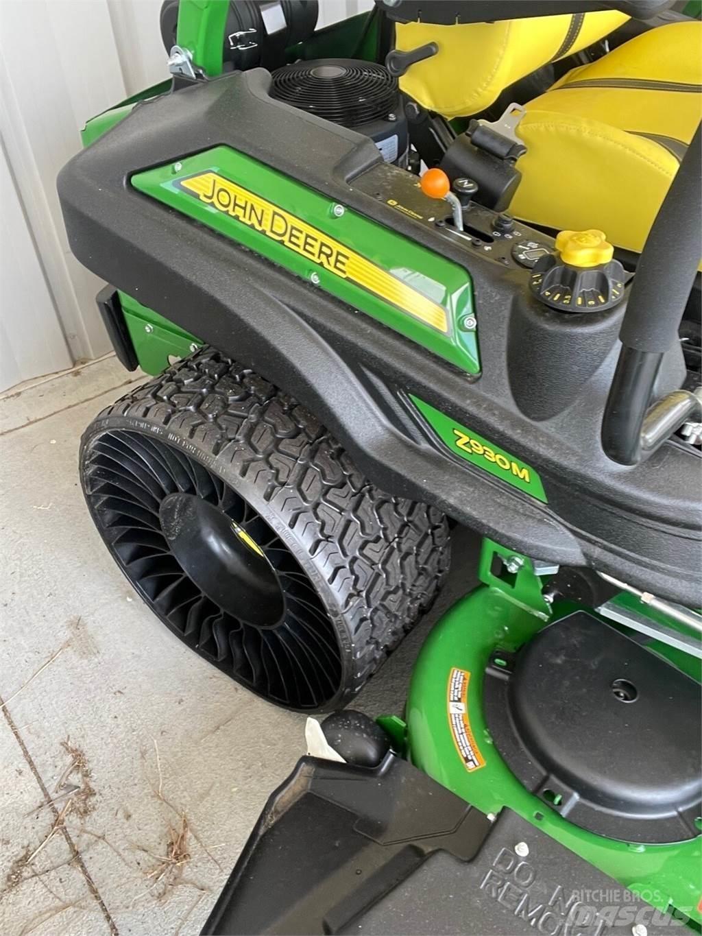 John Deere Z930M Spakstyrte gressklippere