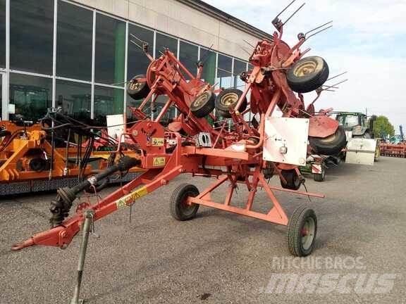 Kuhn GF 7702 Raker og høyvendere