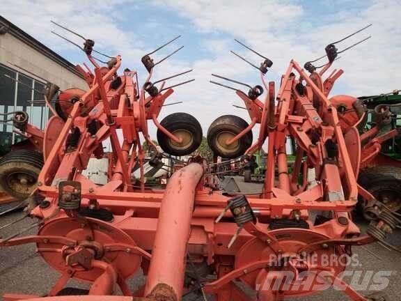 Kuhn GF 7702 Raker og høyvendere