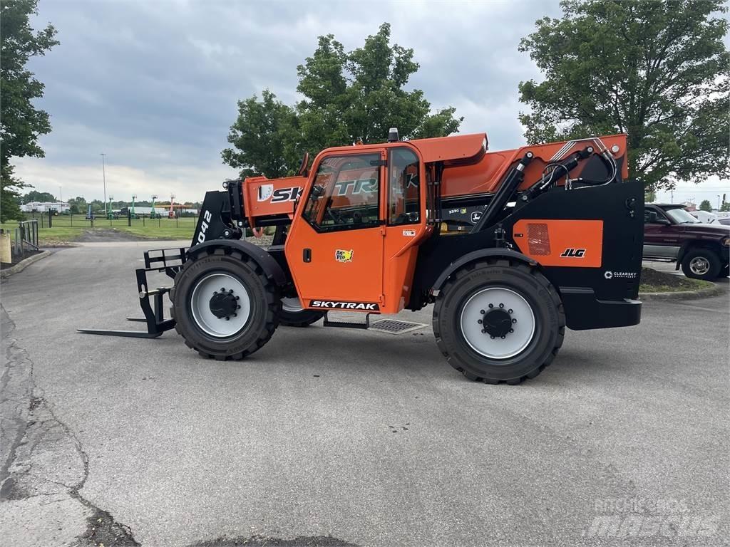 SkyTrak 8042 Teleskoplastere