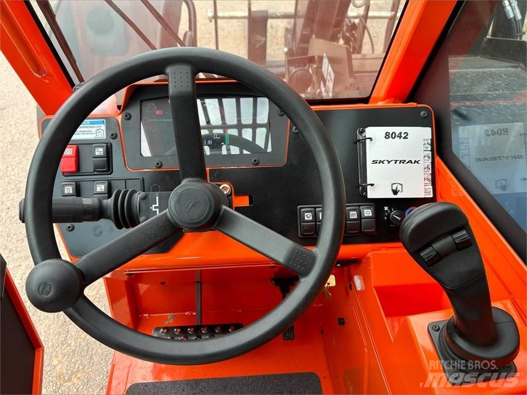 SkyTrak 8042 Teleskoplastere