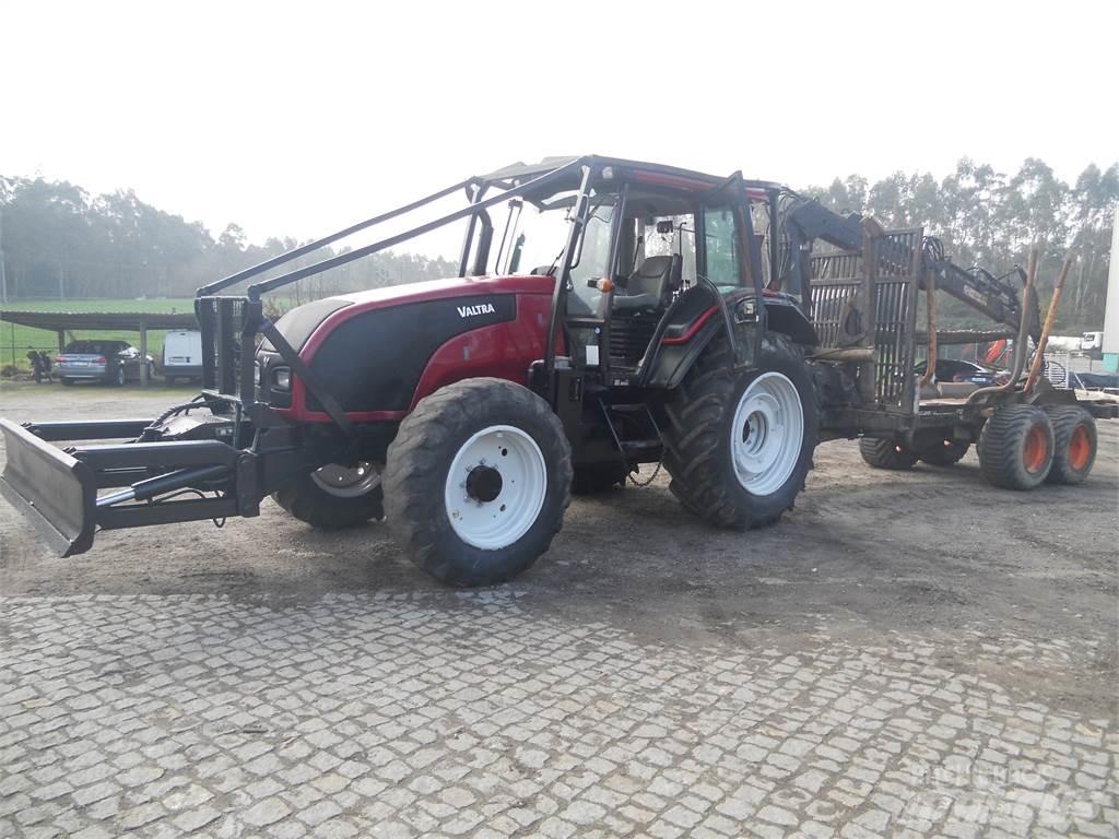 Valtra T121 Kraner og lasteapparater