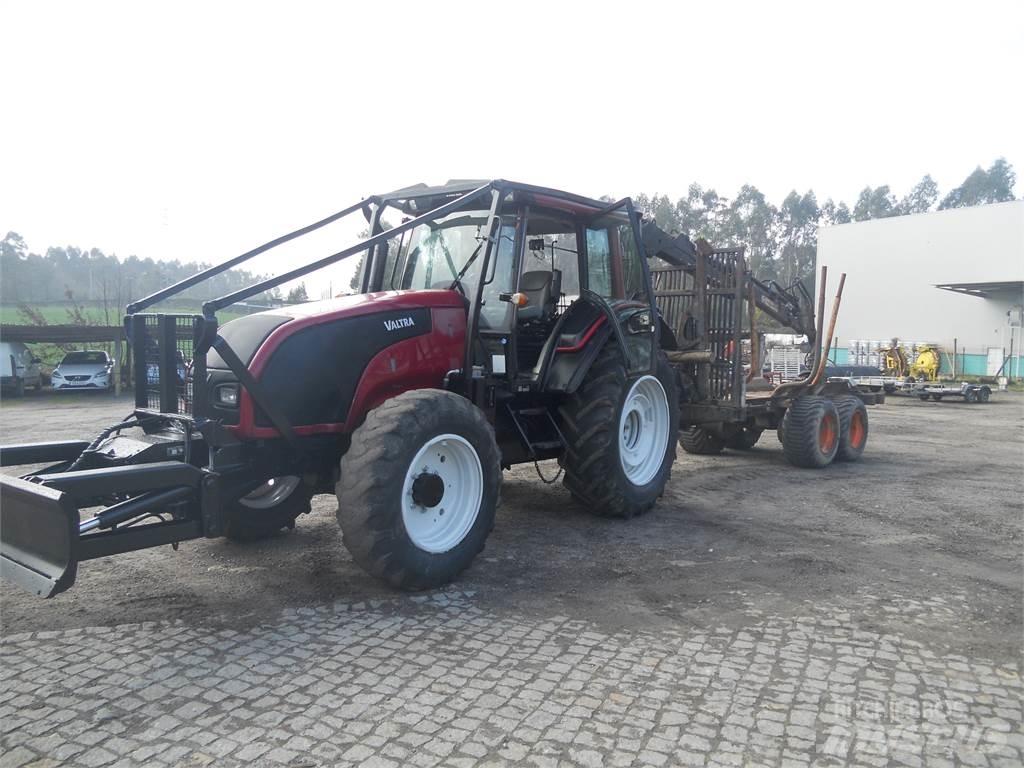 Valtra T121 Kraner og lasteapparater