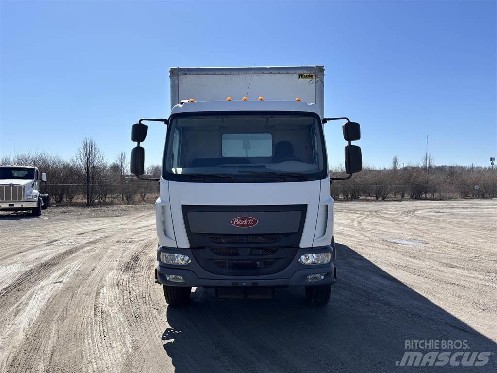 Peterbilt 220 Skapbiler
