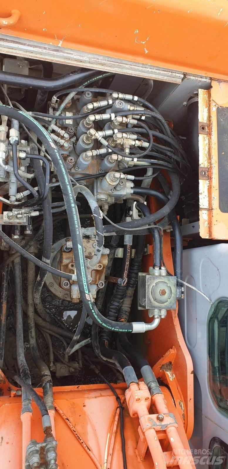Kobelco E215LC Beltegraver