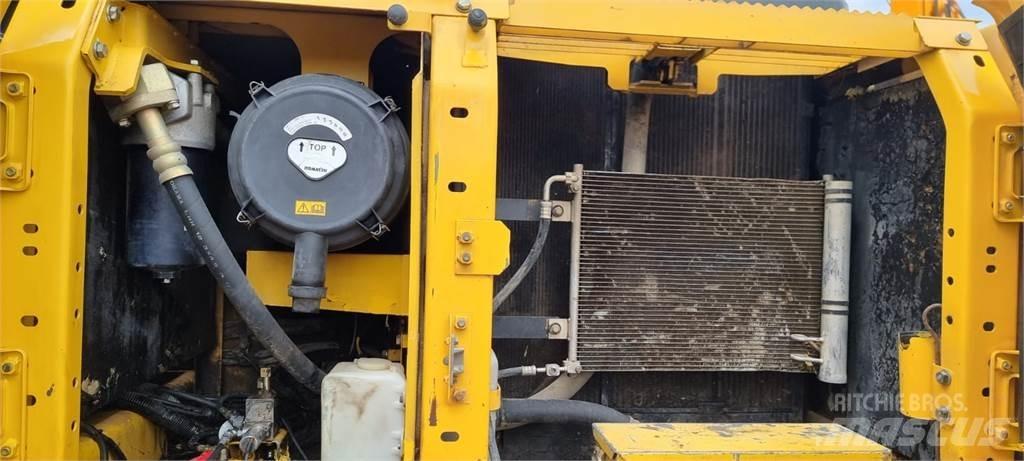 Komatsu PC210LC Beltegraver
