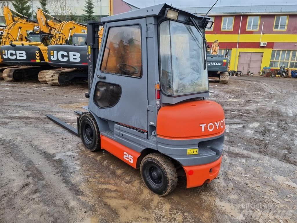 Toyota FD25 Diesel Trucker