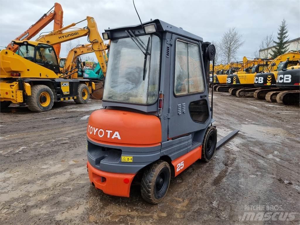 Toyota FD25 Diesel Trucker