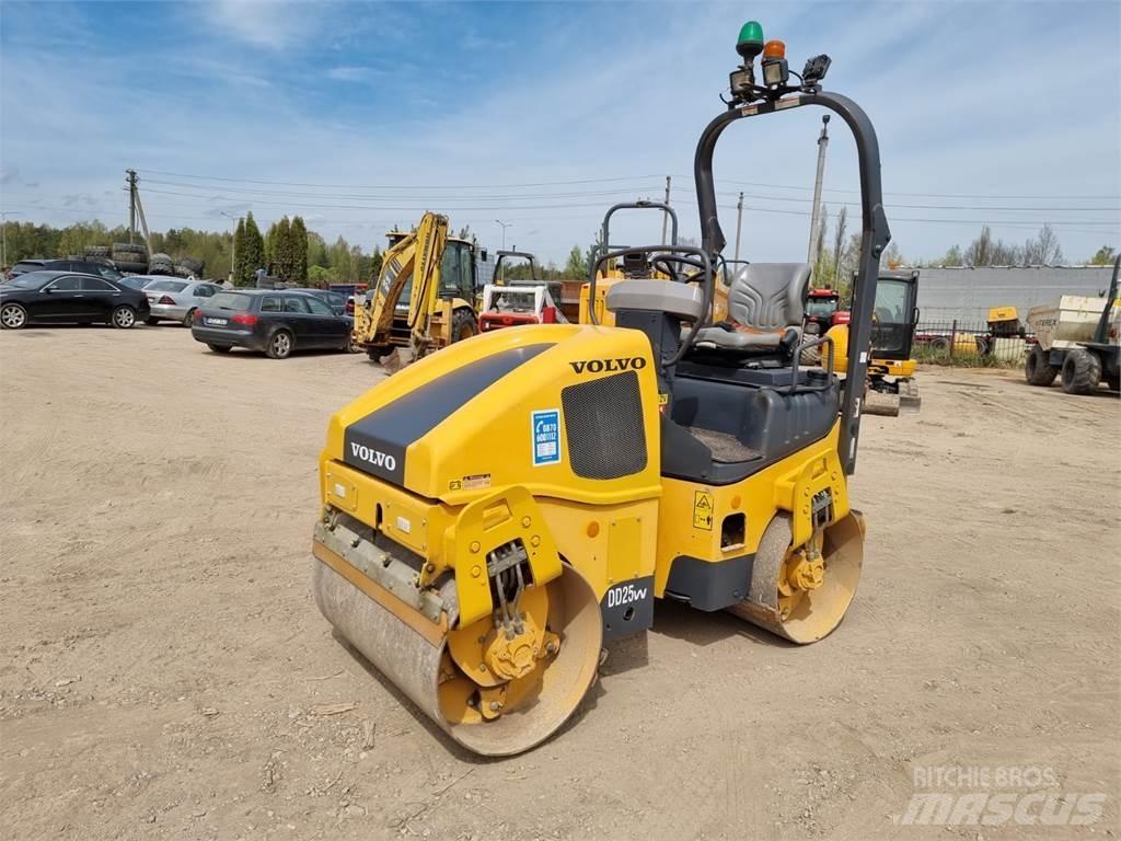 Volvo DD25 Tandem Valser