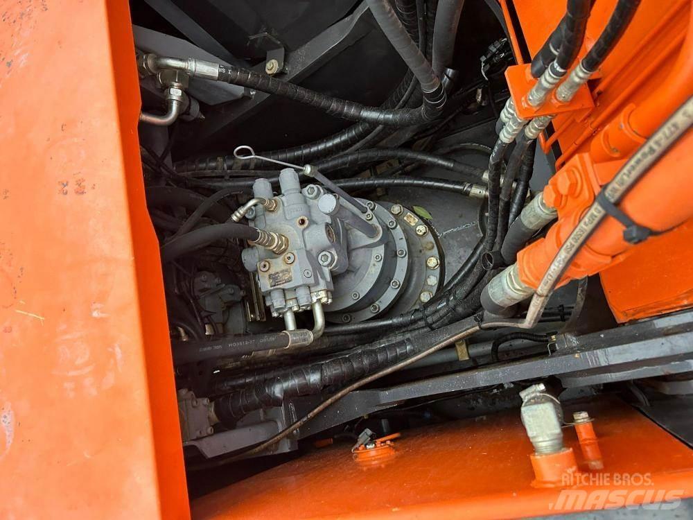 Hitachi ZX210LC-5B Beltegraver
