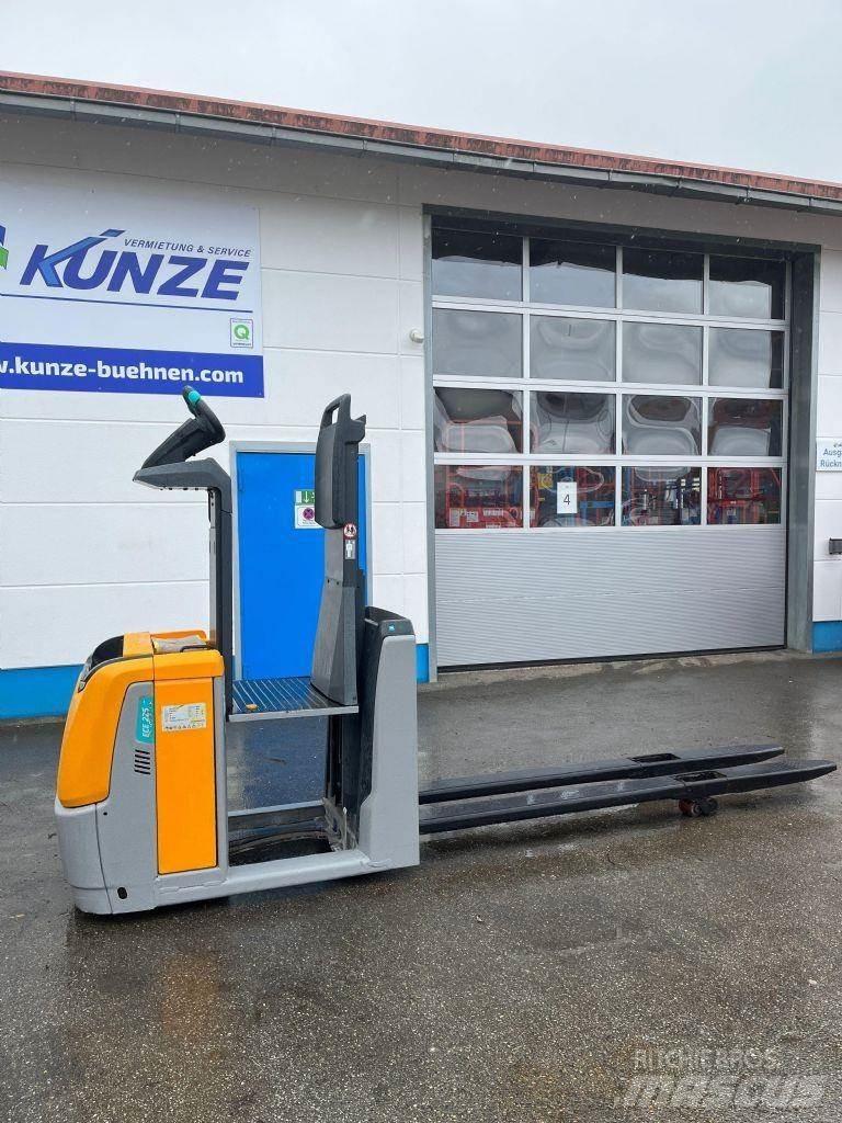 Jungheinrich ECE225 Middelsløftende plukketruck