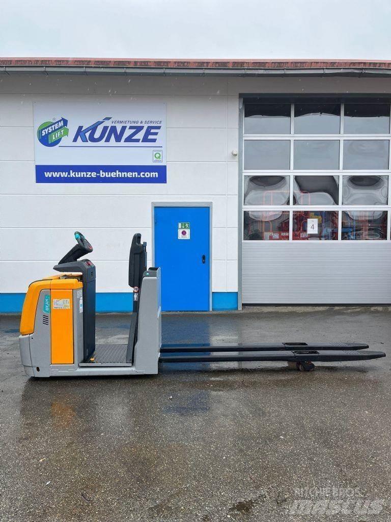 Jungheinrich ECE225 Middelsløftende plukketruck