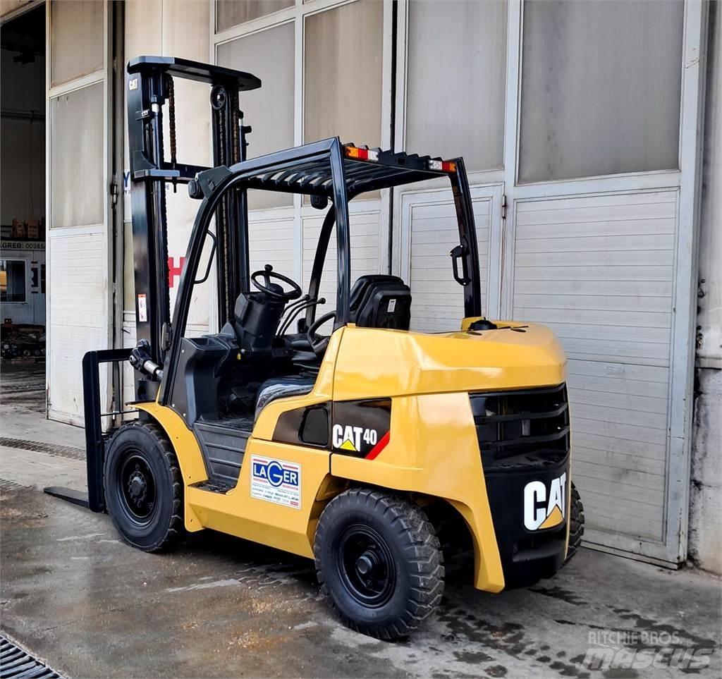 CAT DP40NT Diesel Trucker