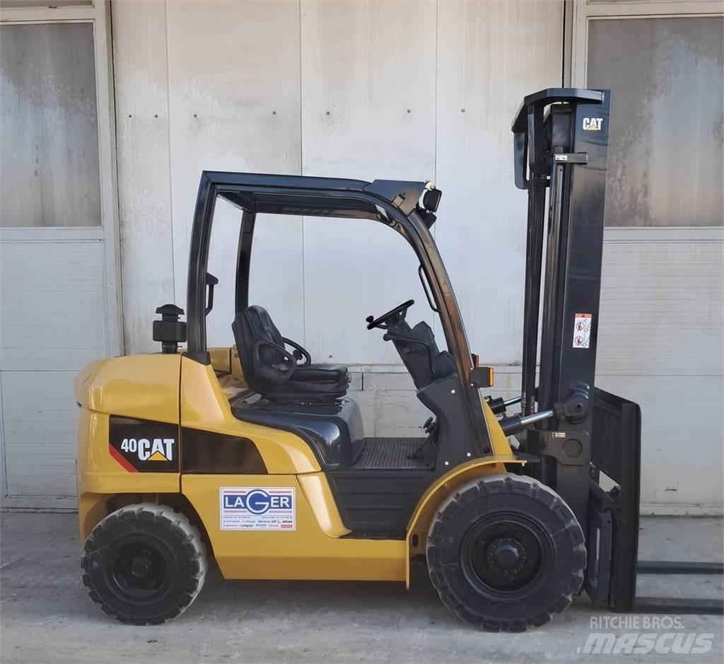 CAT DP40NT Diesel Trucker