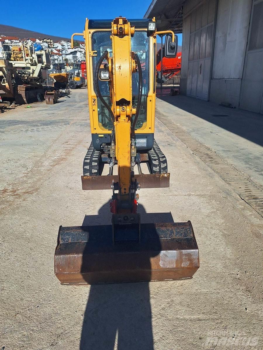 Hyundai 16-9 Minigravere <7t