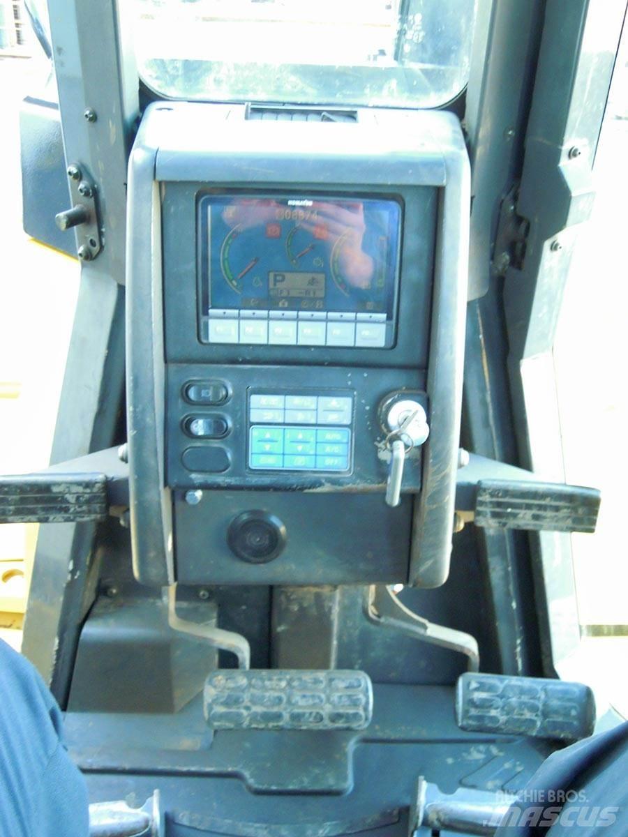 Komatsu D155AX-6 Dozere Beltegående