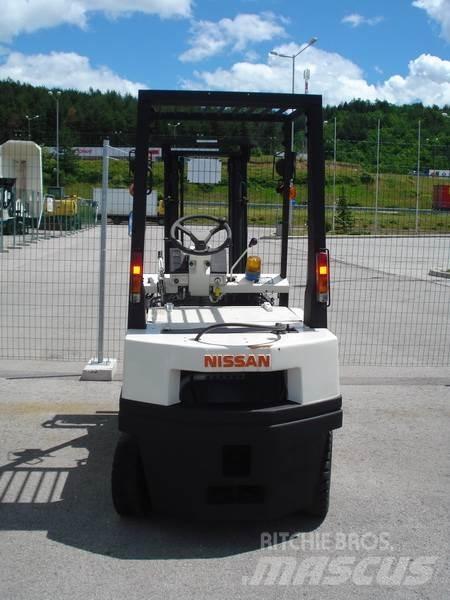Nissan H01A15 Propan trucker