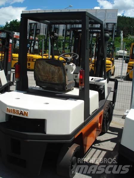 Nissan NH02M20 Gaffeltrucker - Annet