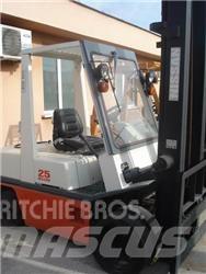 Nissan PH02M25 Gaffeltrucker - Annet